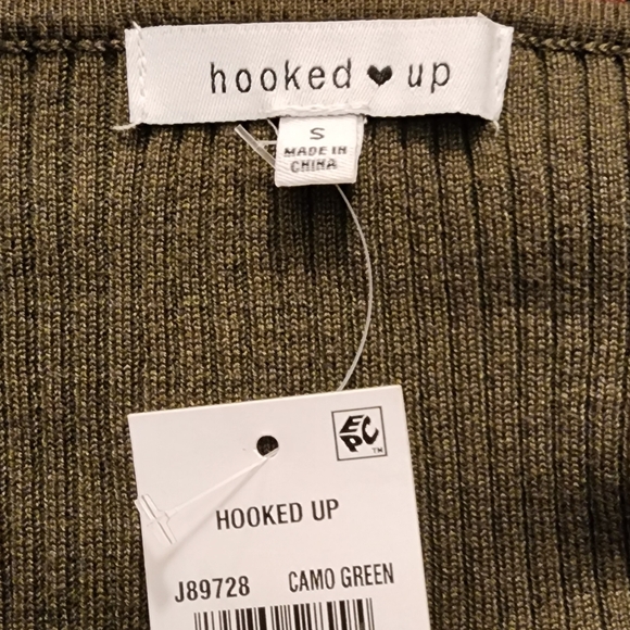 Hooked Up Ribbed Sweetheart Neckline Sweater Camo Green NWT Size Small - Picture 3 of 5